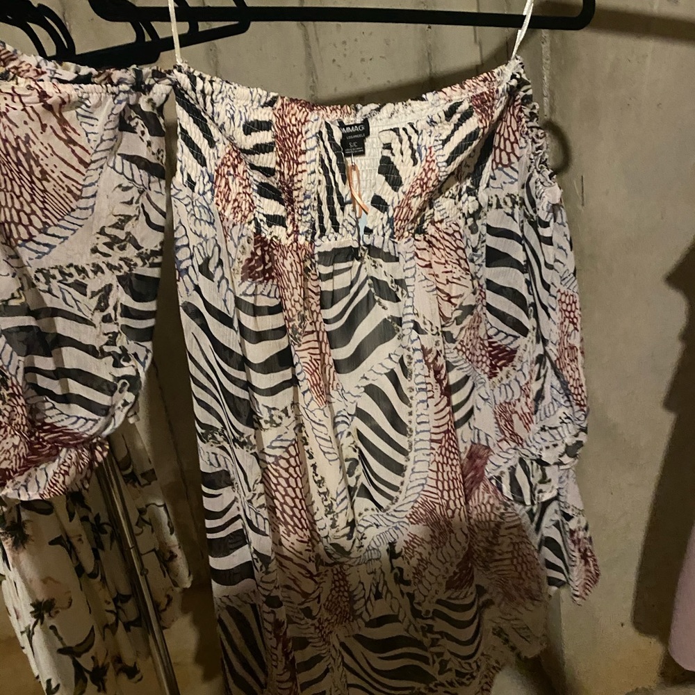 Hommagi cut of  shirt